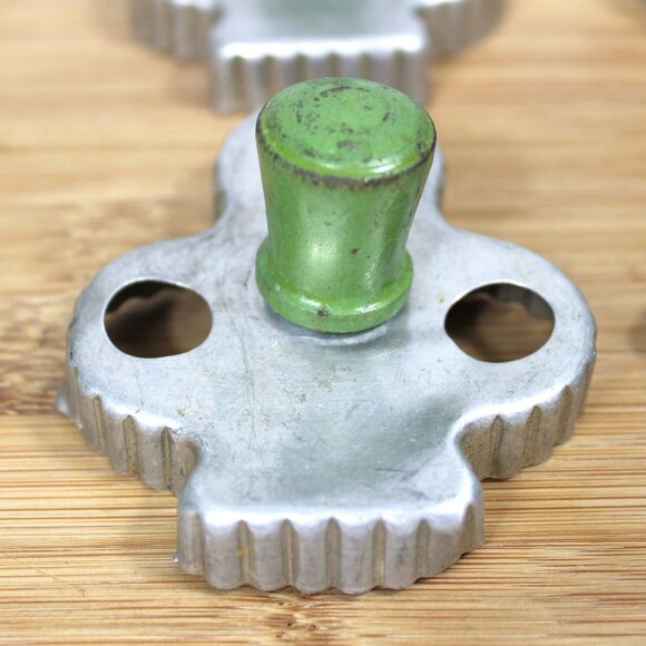 Vintage Crimped Edge Cookie Cutters Green Wooden Handle Heart Spade Club Diamond - Picture 5 of 6